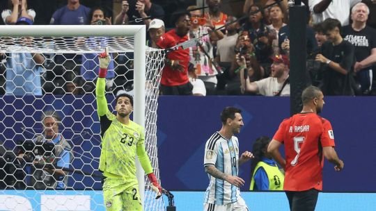 Mostafa Shobeir, arquero de la selección de Egipto, durante el partido contra Argentina en el Mundial