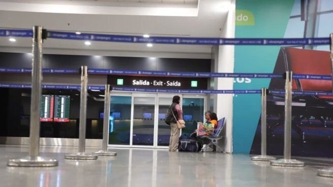 Personal aeronáutico en un aeropuerto