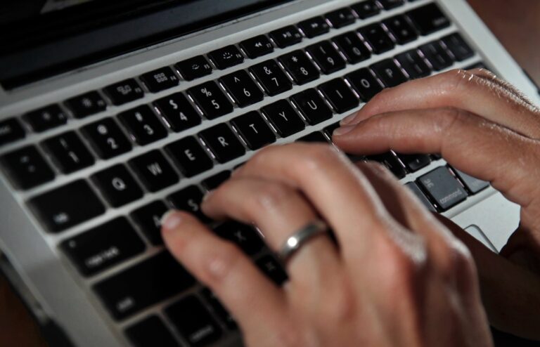 Teclado de computadora con disposición QWERTY
