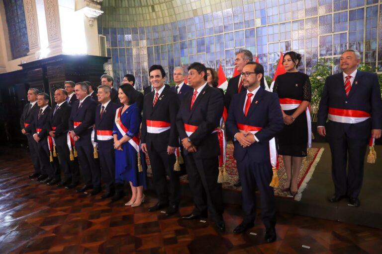 Ministros Alberto Beingolea y Juan Sheput durante juramentación ante Keiko Fujimori