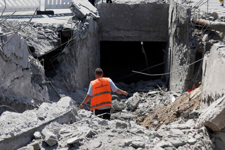 Edificios dañados tras ataque con misiles en Kiev