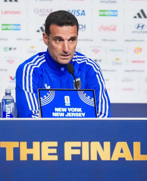 Lionel Scaloni durante una conferencia de prensa