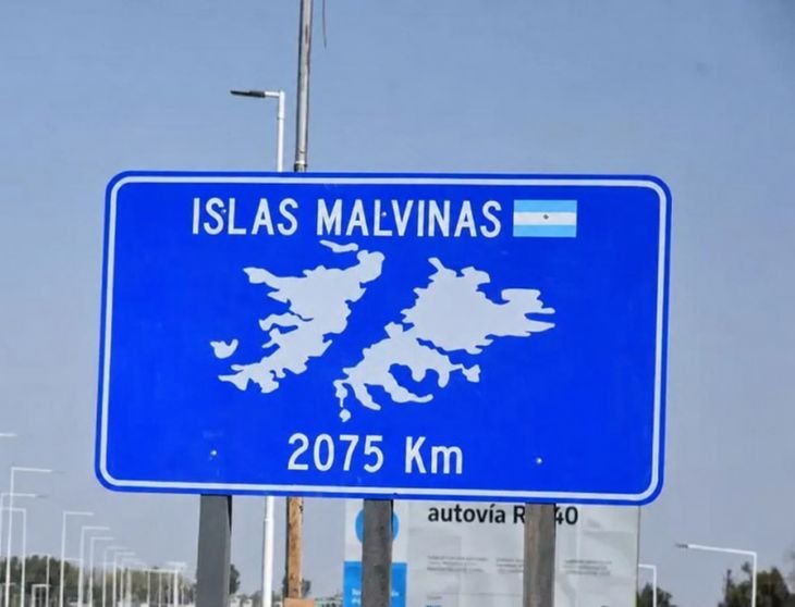 Colectivo con la leyenda Las Islas Malvinas son argentinas