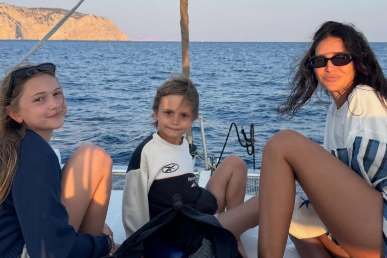 Zaira Nara en Ibiza con sus hijos Malaika y Viggo