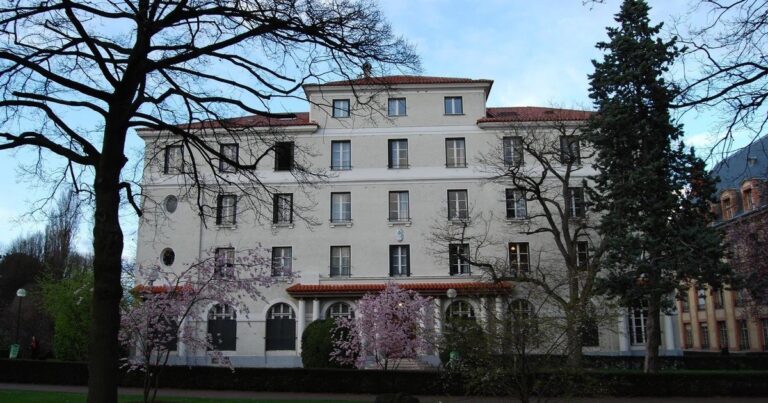 Fachada de la Casa Argentina en la Cité Internationale Universitaire de París