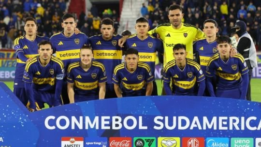 Jugadores de Boca Juniors celebran un gol ante Recoleta