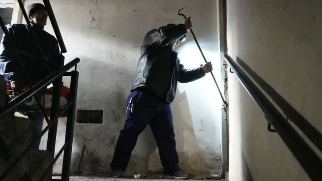 Operativo policial en edificio de Núñez