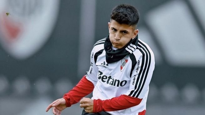 Thiago Almada durante un entrenamiento de River Plate