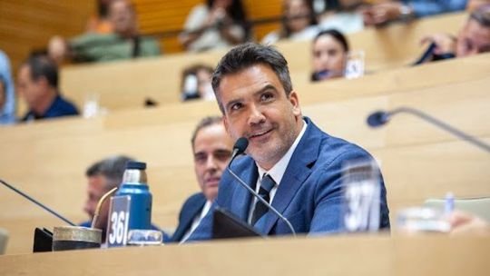 Rodrigo de Loredo y Facundo Torres en la Legislatura de Córdoba