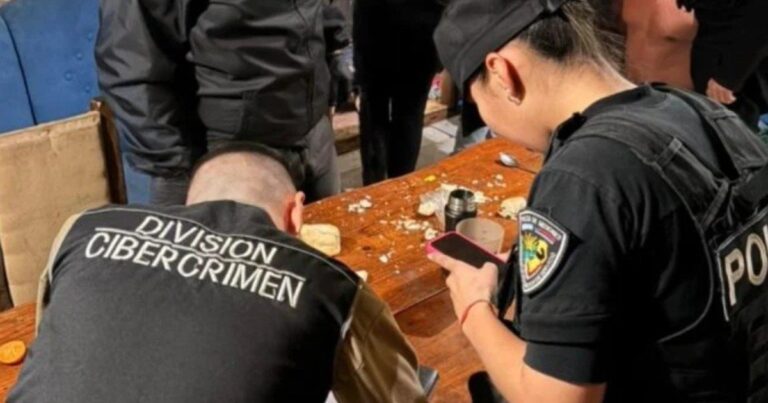 Policía de Misiones durante un allanamiento