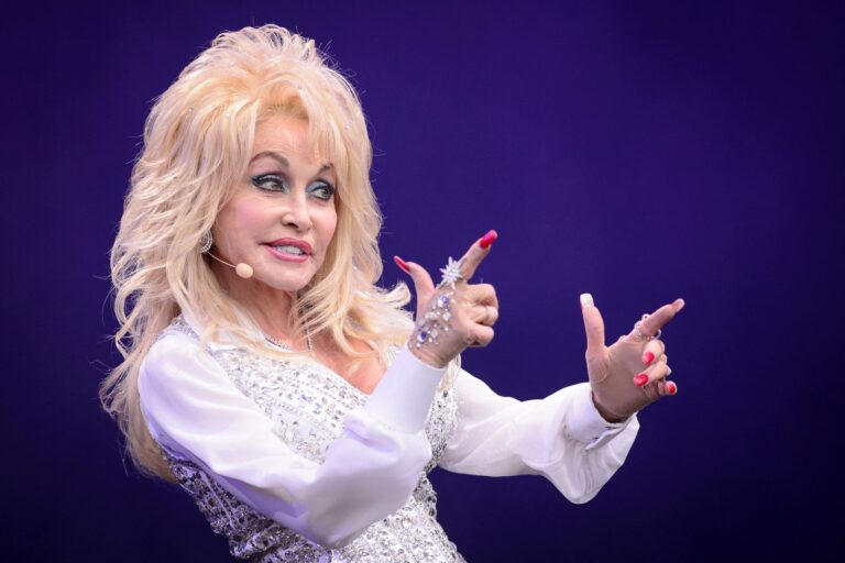 Dolly Parton en un escenario
