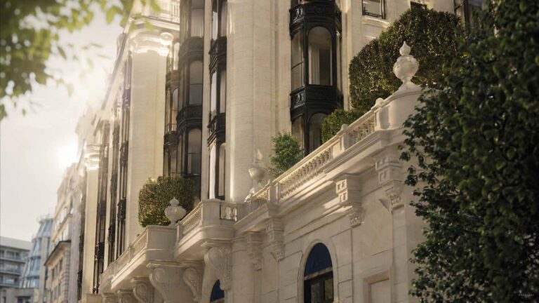 Fachada del edificio Plaza frente a la Plaza San Martín en Buenos Aires