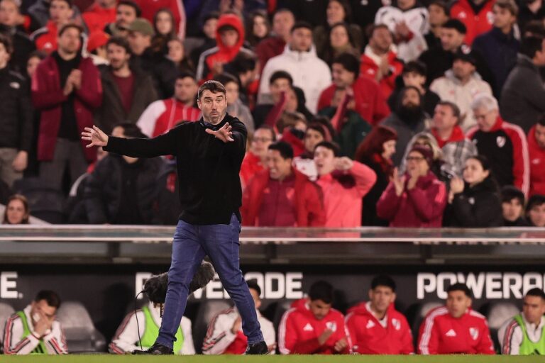 Eduardo Coudet en conferencia de prensa tras el empate de River ante Vélez