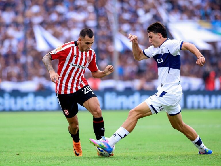 Estadio UNO Jorge Luis Hirschi durante un clásico platense