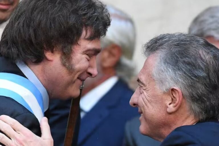 Mauricio Macri y Javier Milei en un acto político