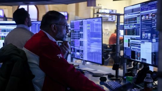 Gráfico de acciones y tecnología en Wall Street