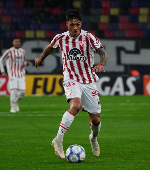 Jugadores de Instituto celebran el gol ante Central Córdoba