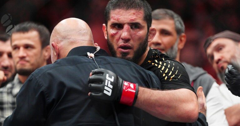 Islam Makhachev celebrando su victoria en UFC 330