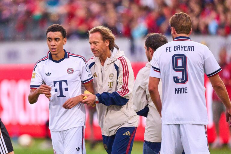 Jamal Musiala durante un partido de Bayern Munich