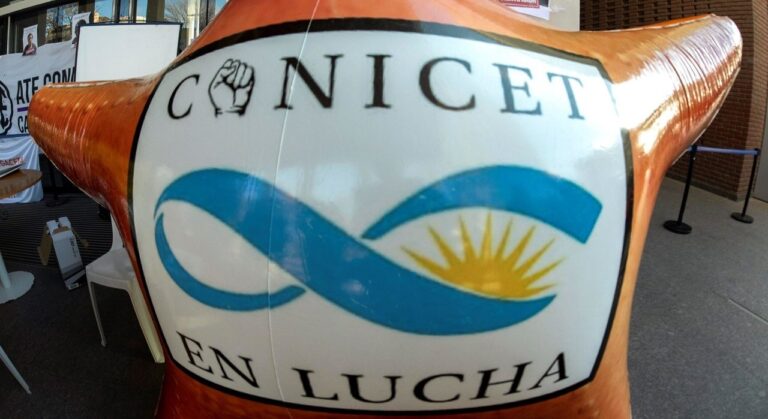 Concentración en el Obelisco por la ciencia y la técnica argentina