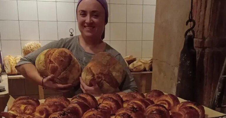 Judit Barniol en su panadería La Fornera en Biosca