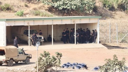 Migrantes en la frontera entre Marruecos y Ceuta
