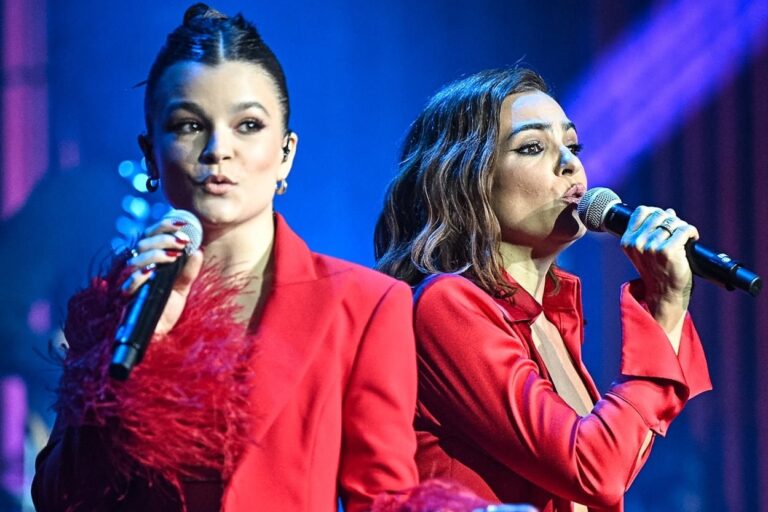 Muna, hija de Gastón Pauls y Agustina Cherri, anuncia su contrato discográfico