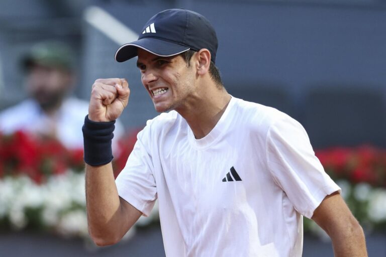 Rafa Jódar celebrando un punto durante su partido contra Jiri Lehecka en Montreal