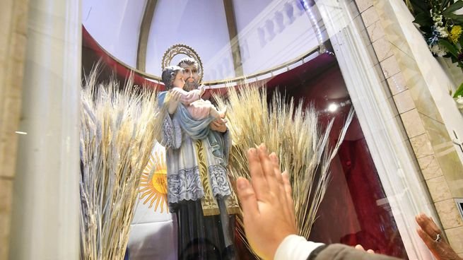 Fieles durante la peregrinación al santuario de San Cayetano en Liniers