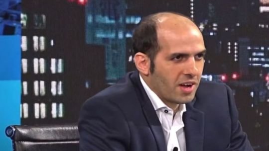 Sergio Chouza en estudio de televisión