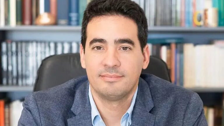 Adrián Ravier, vocero presidencial, en conferencia de prensa