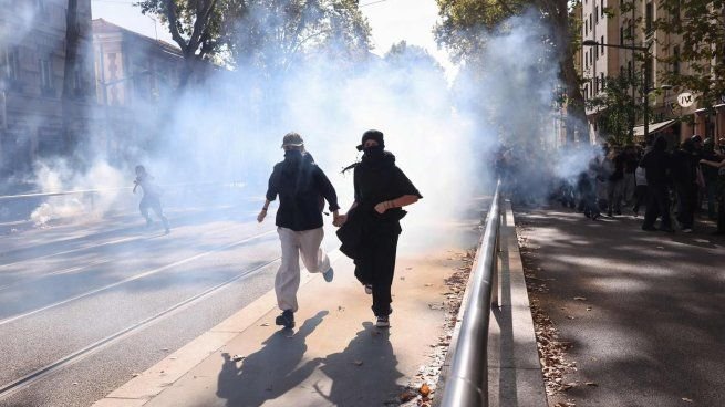 Estudiantes protestan en las calles de Francia